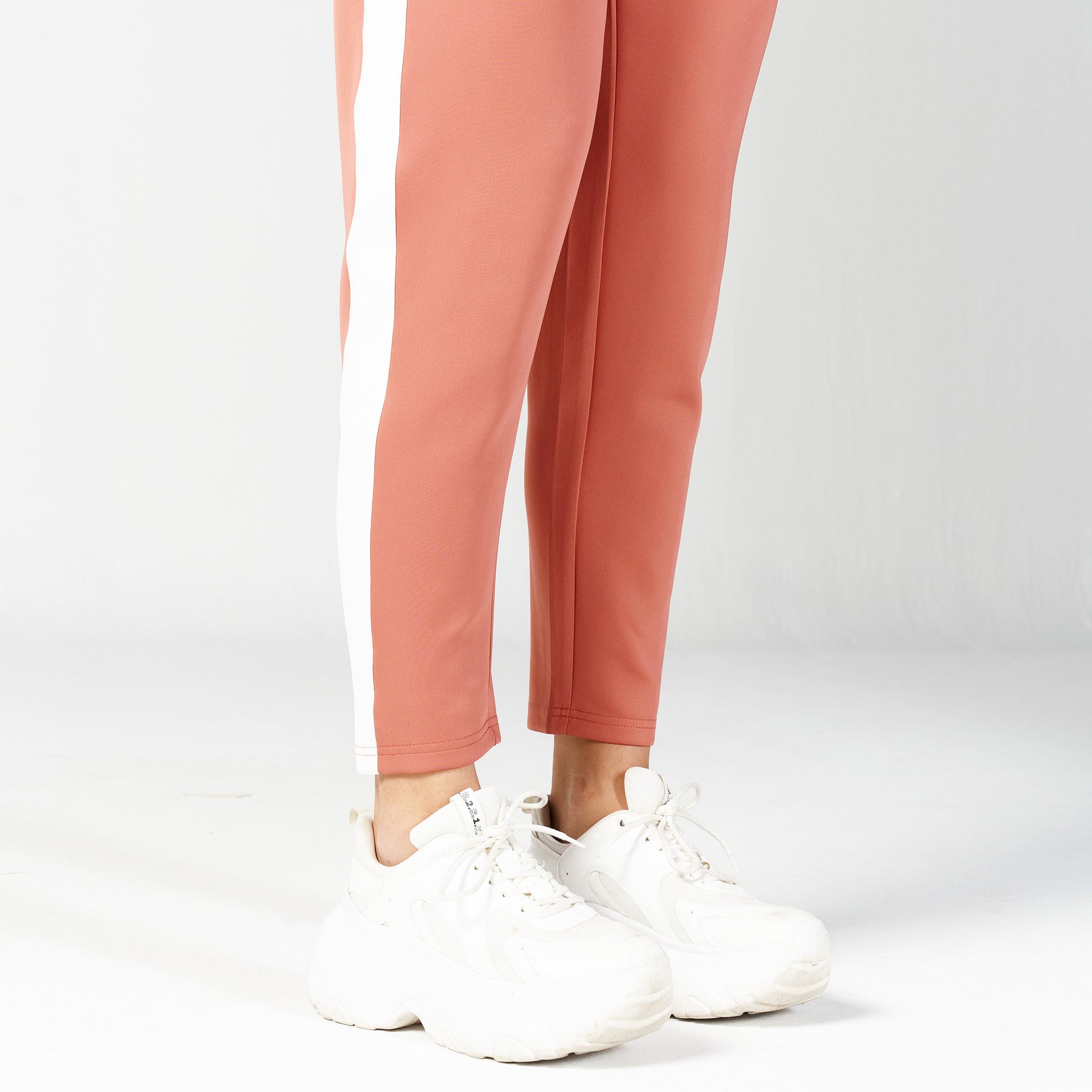 Core Side Panel Tapered Pant